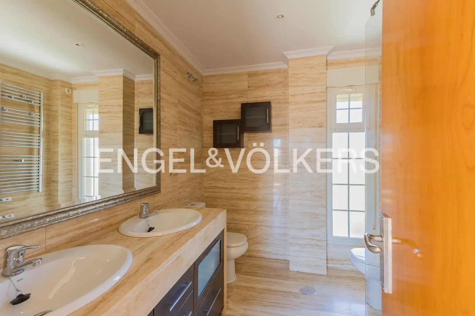 Bathroom of Houses for sale in Villanueva de la Cañada  with Air Conditioner, Heating and Private garden
