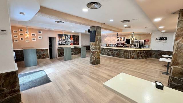 Local comercial en Alquiler en Avenida dos Bosques, 13 en Arteixo pueblo