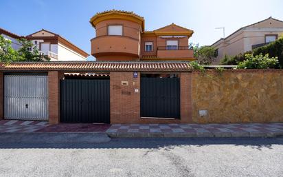 Exterior view of House or chalet for sale in Cúllar Vega  with Air Conditioner, Heating and Private garden