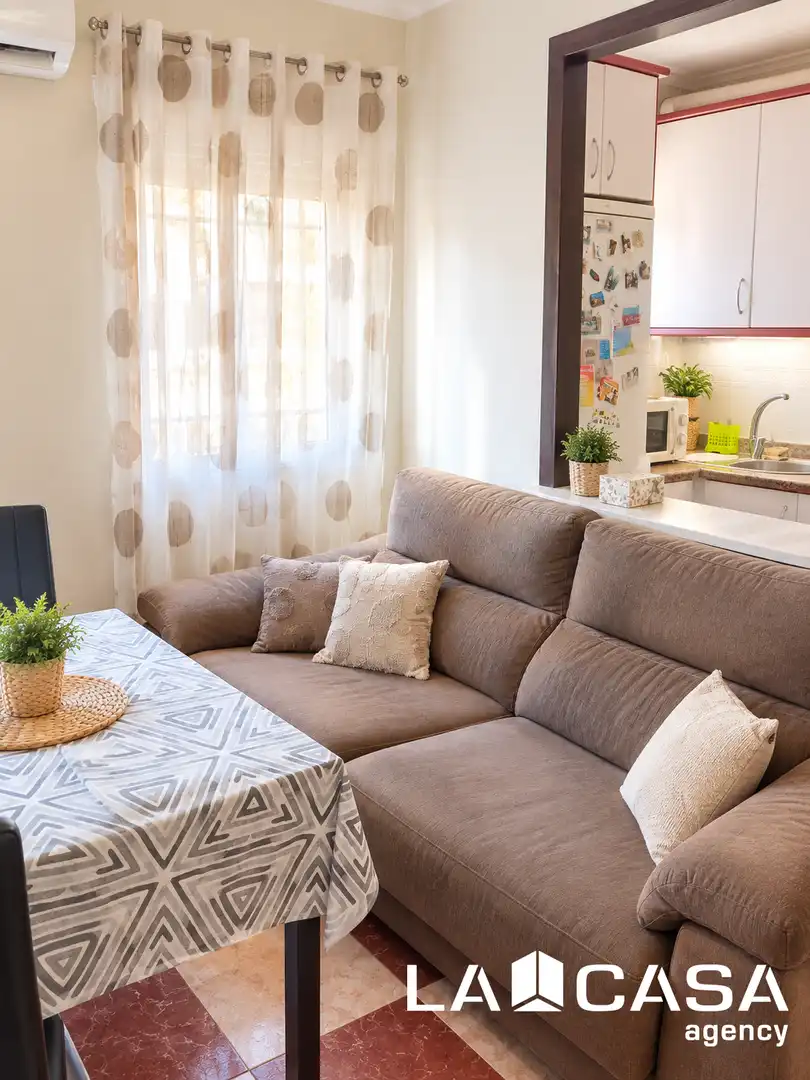 Sala d'estar de Pis en venda en Dos Hermanas amb Aire condicionat