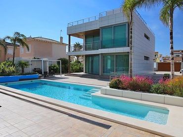 Villa avec piscine à vendre à Calle Calle Azorín