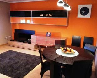 Sala d'estar de Casa adosada en venda en Chozas de Abajo amb Calefacció, Jardí privat i Parquet