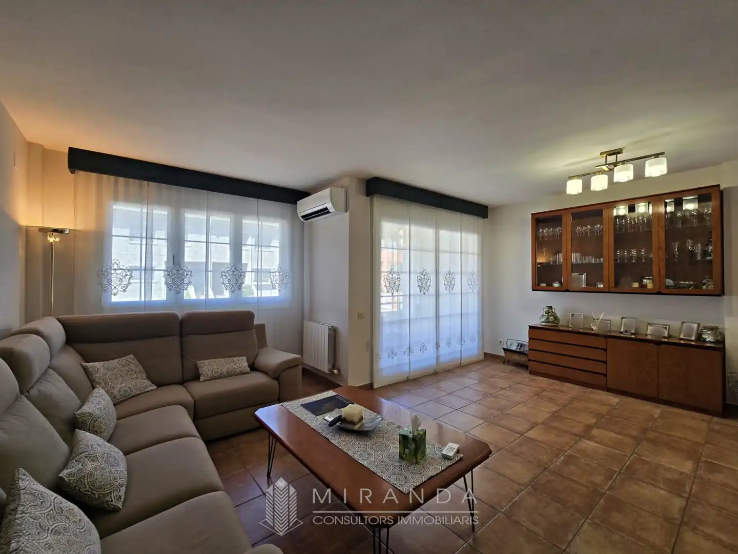Sala de estar de Casa adosada en venta en Granollers con Aire acondicionado, Calefacción y Jardín privado