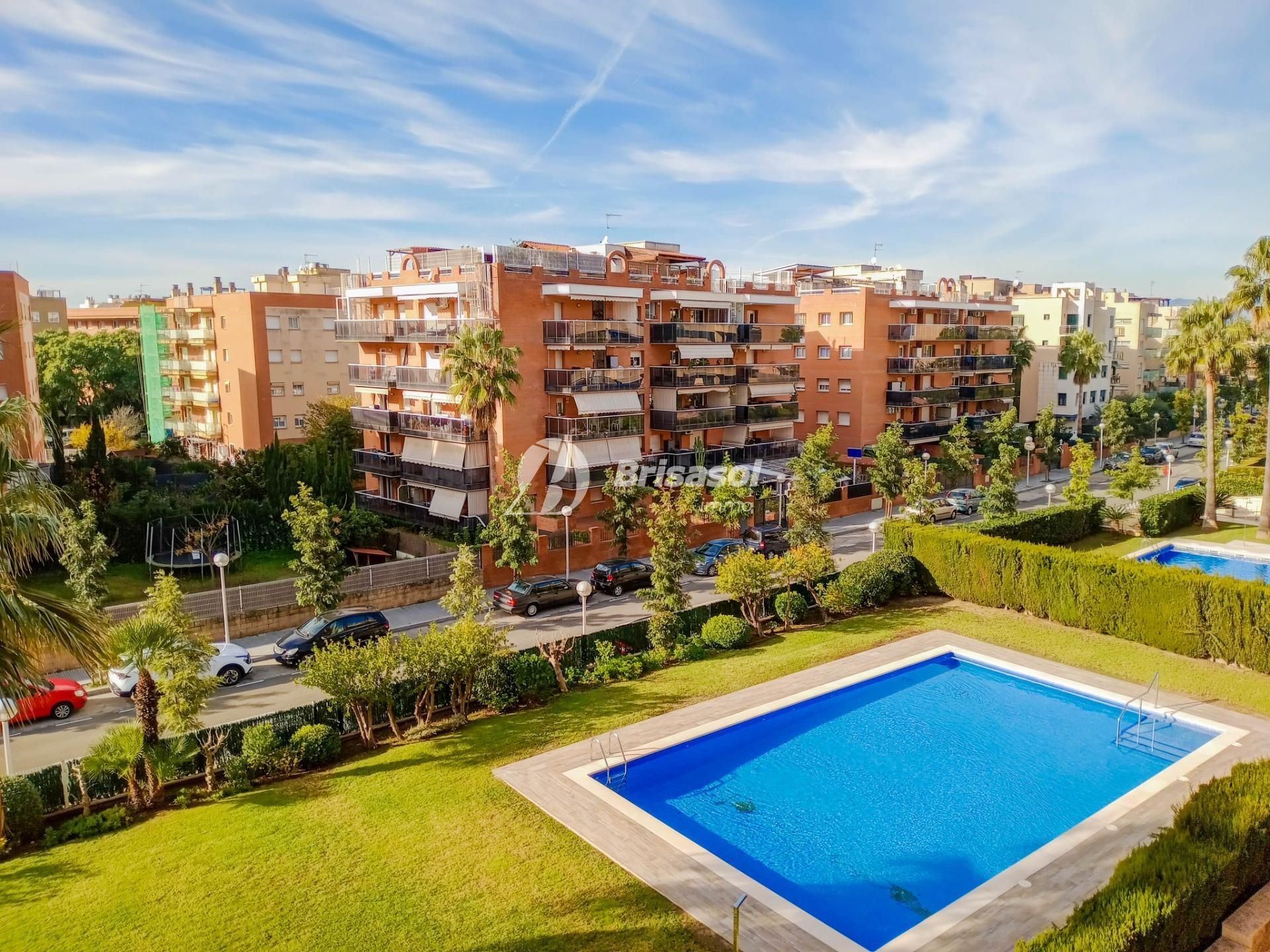 Vista exterior de Pis en venda en Salou amb Aire condicionat, Calefacció i Jardí privat