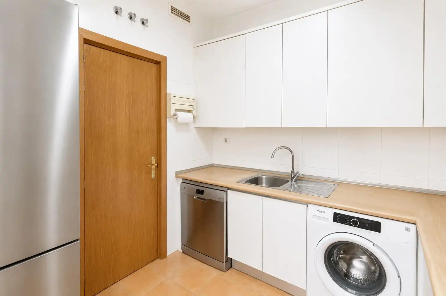 Kitchen of Flat for rent in Madrid  with Air Conditioner, Heating and Parquet flooring