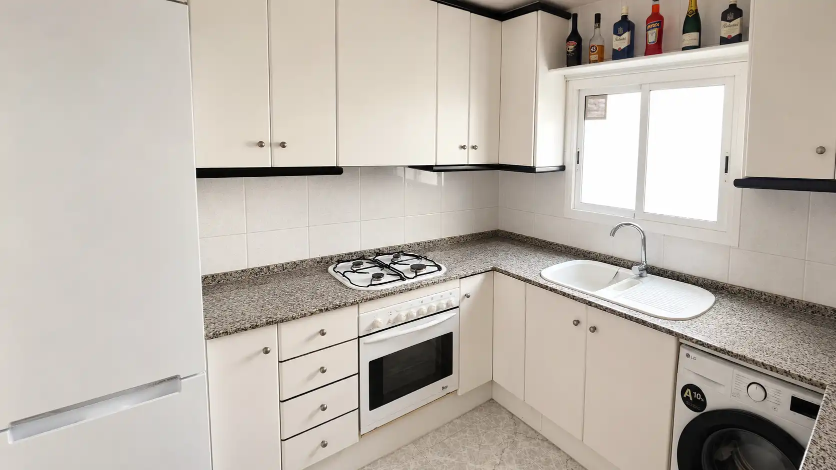 Cuina de Pis en venda en Barcelona amb Aire condicionat, Forn i Balcó