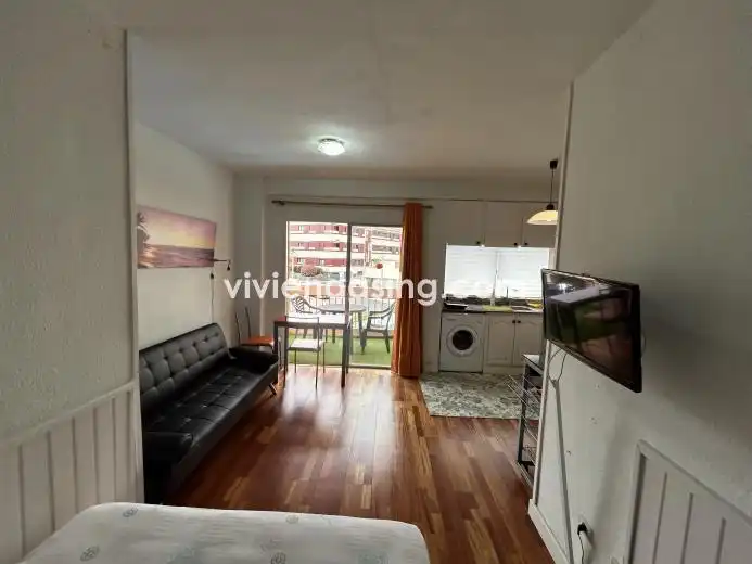 Sala d'estar de Estudi de lloguer en Puerto de la Cruz amb Parquet, Terrassa i Moblat