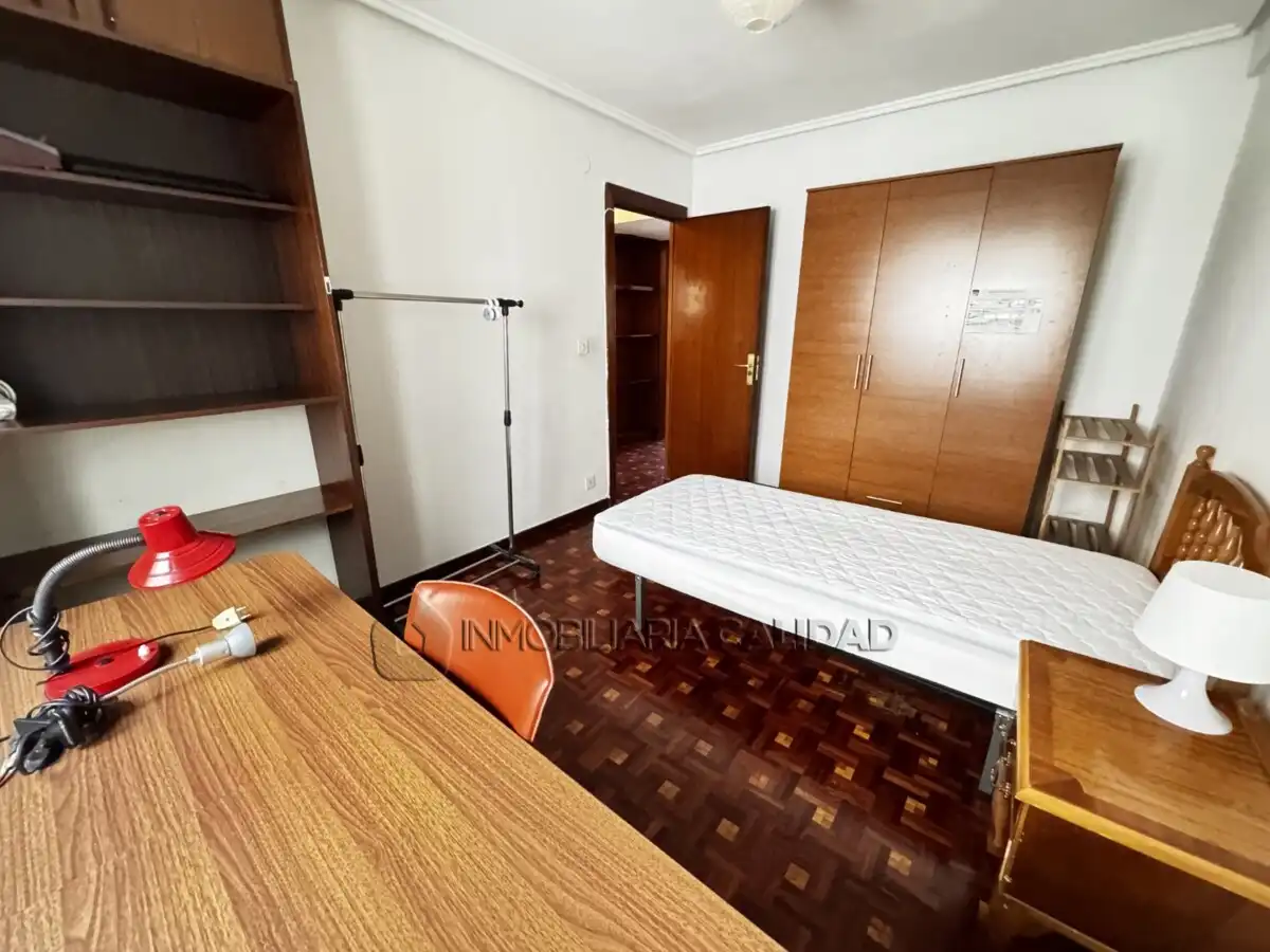 Bedroom of Flat for rent in Burgos  with Heating, Terrace and Furnished