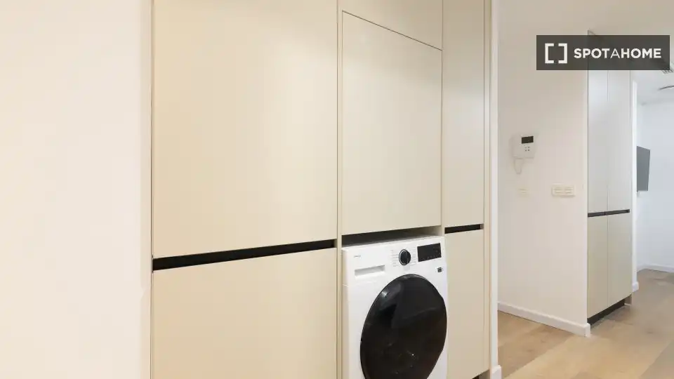 Exterior view of Flat for share in Valencia  with Air Conditioner, Heating and Terrace