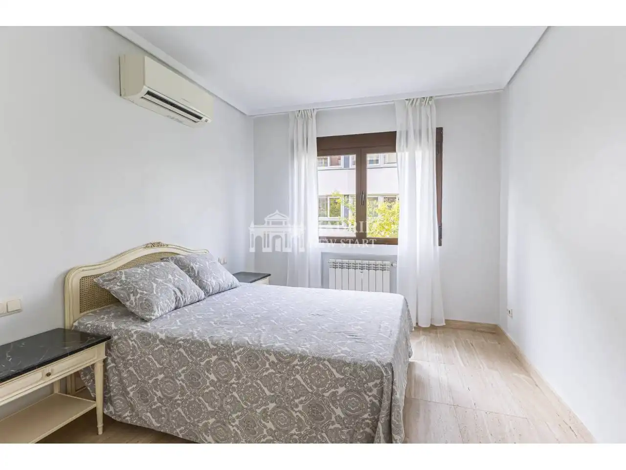 Bedroom of Flat for rent in Madrid  with Air Conditioner, Heating and Furnished