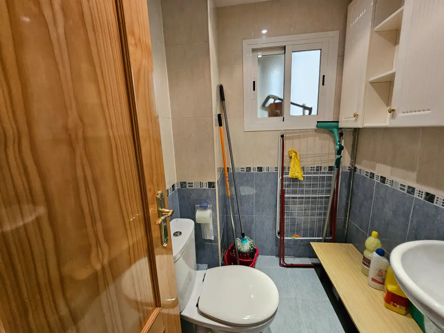 Bathroom of Flat for rent in Madrid  with Air Conditioner, Heating and Furnished