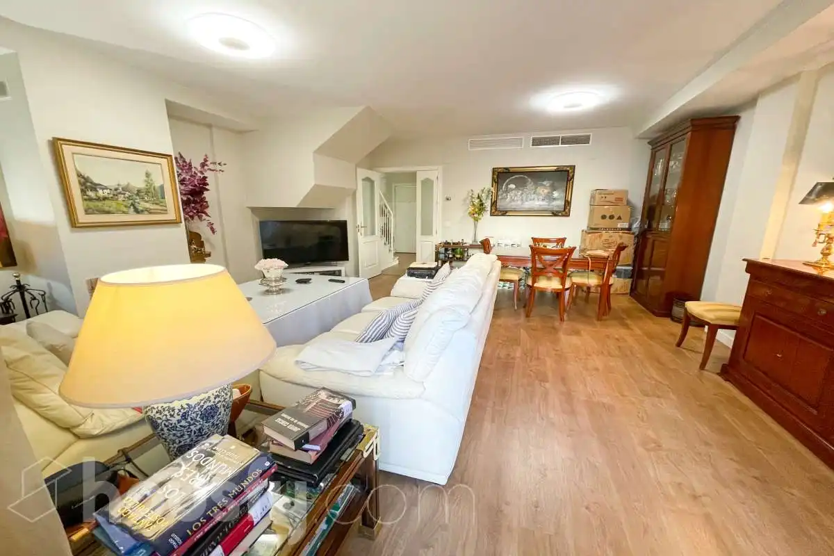 Sala d'estar de Casa o xalet en venda en Bormujos amb Aire condicionat, Jardí privat i Terrassa