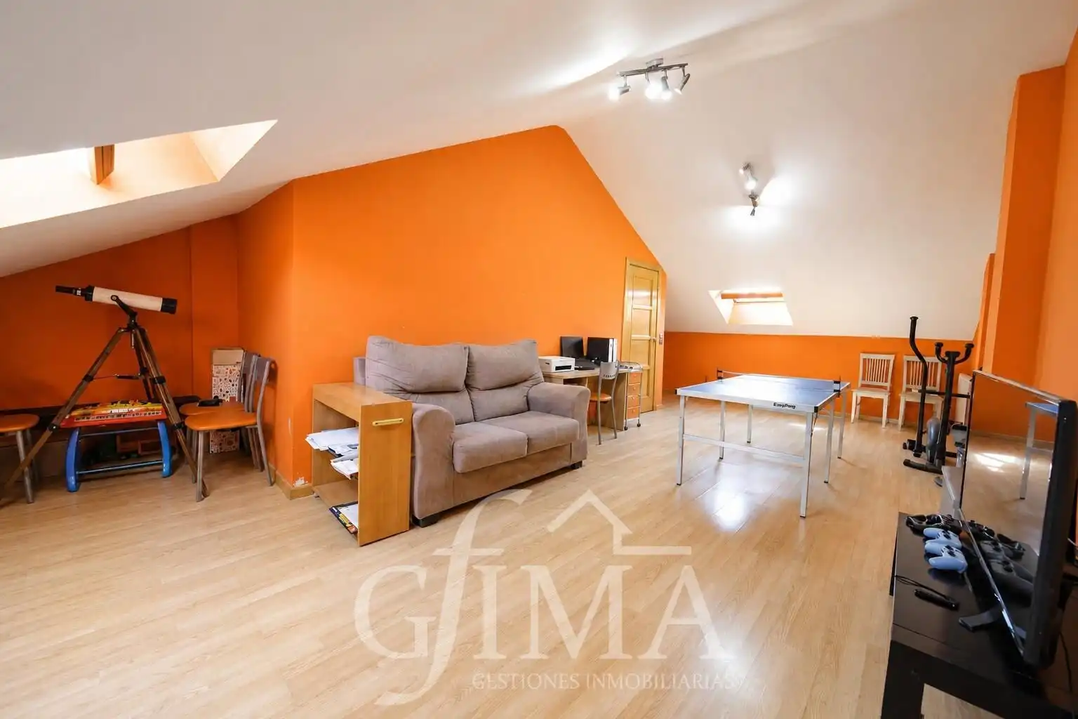 Casa adosada en venta en Tomelloso con Calefacción y Amueblado