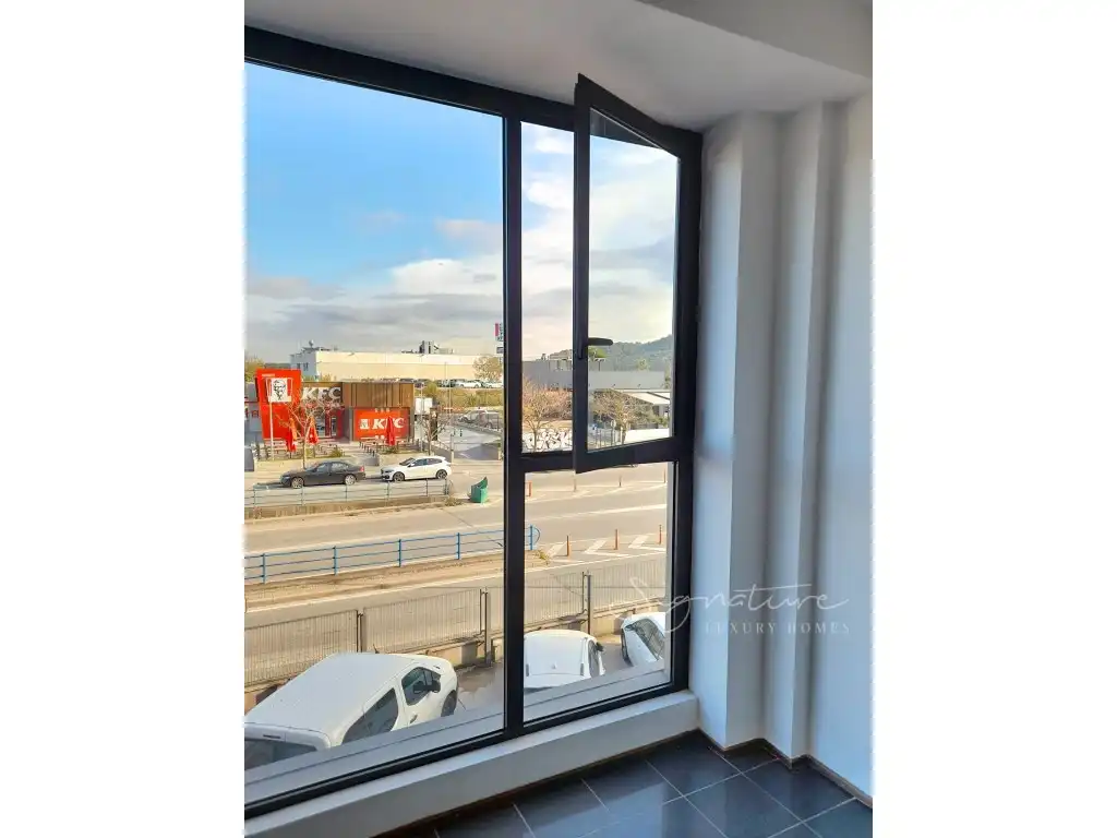 Local comercial en alquiler en Avenida Corts Catalanes 2, imagen 5