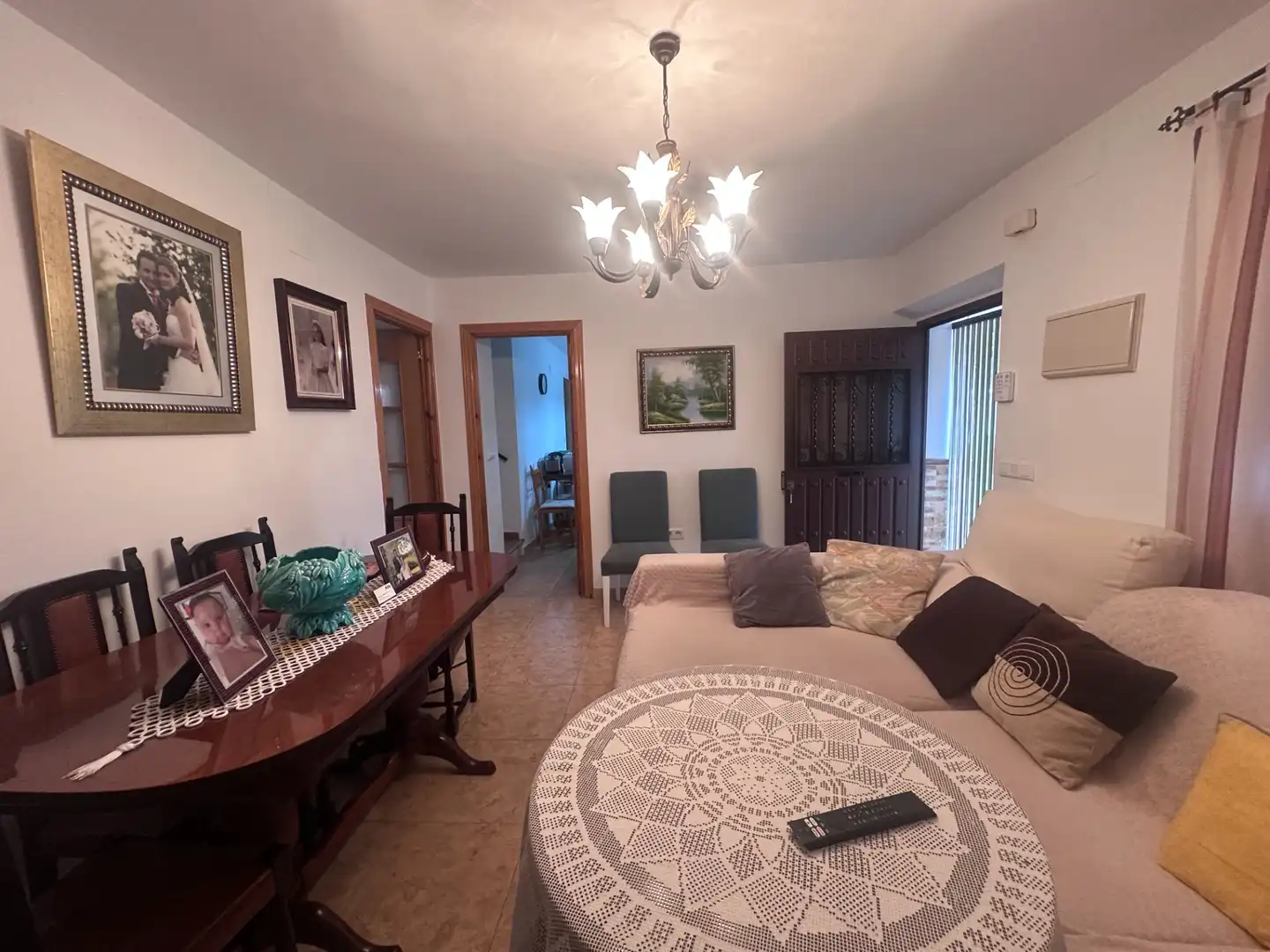 Sala d'estar de Finca rústica en venda en Alcaucín amb Jardí privat, Terrassa i Moblat