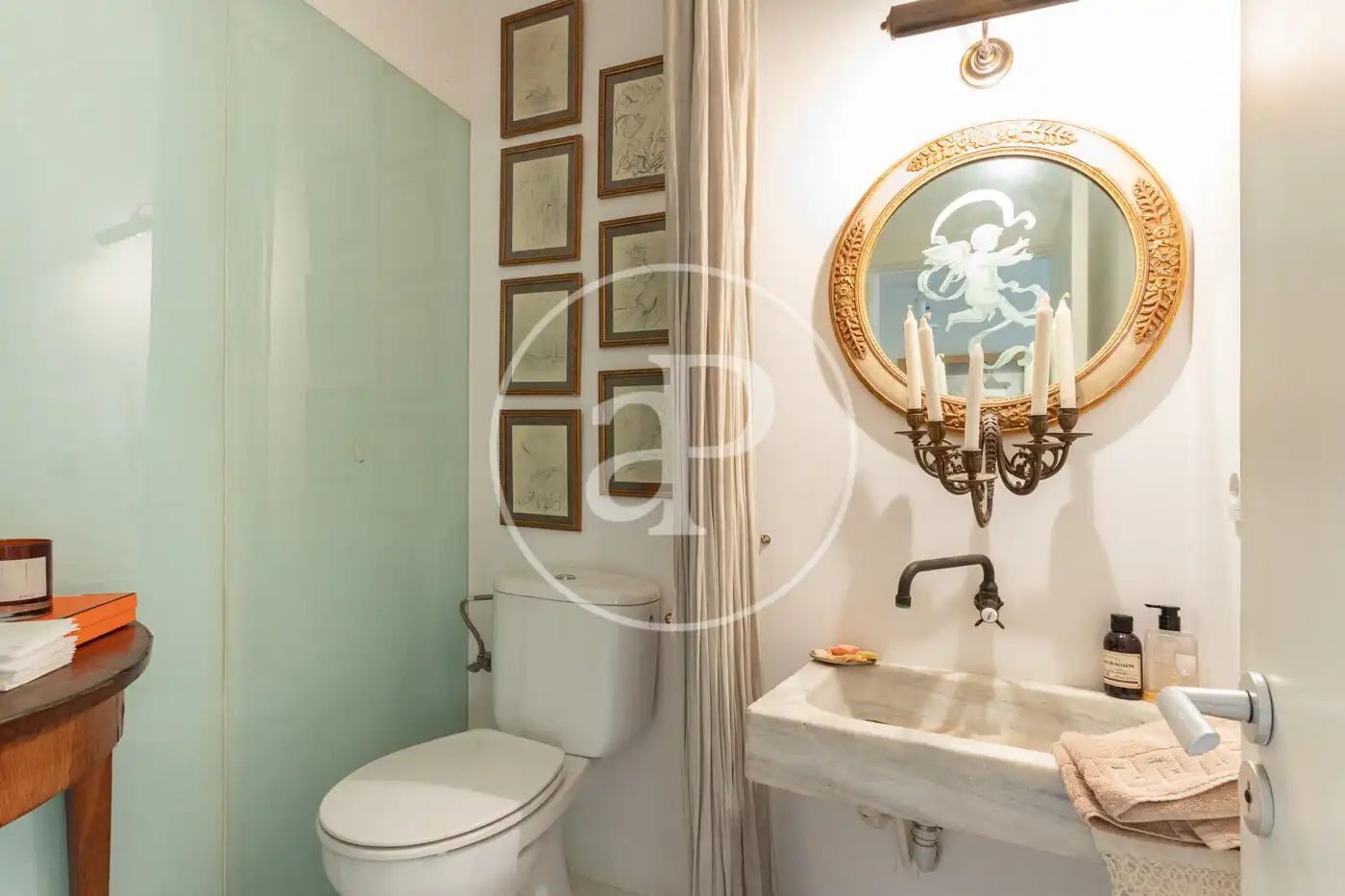 Baño de Piso de alquiler en Barcelona con Aire acondicionado, Calefacción y Jardín privado