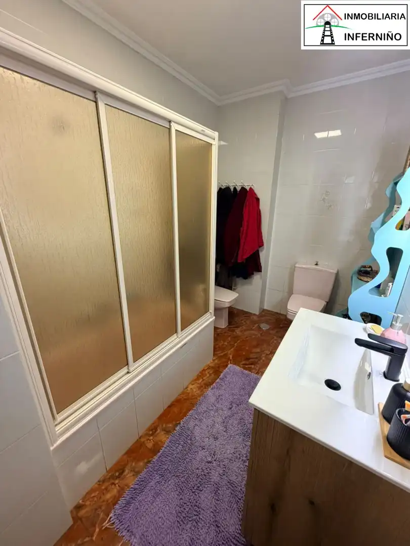 Bathroom of Flat for sale in A Malata - Catabois - Ciudad Jardín