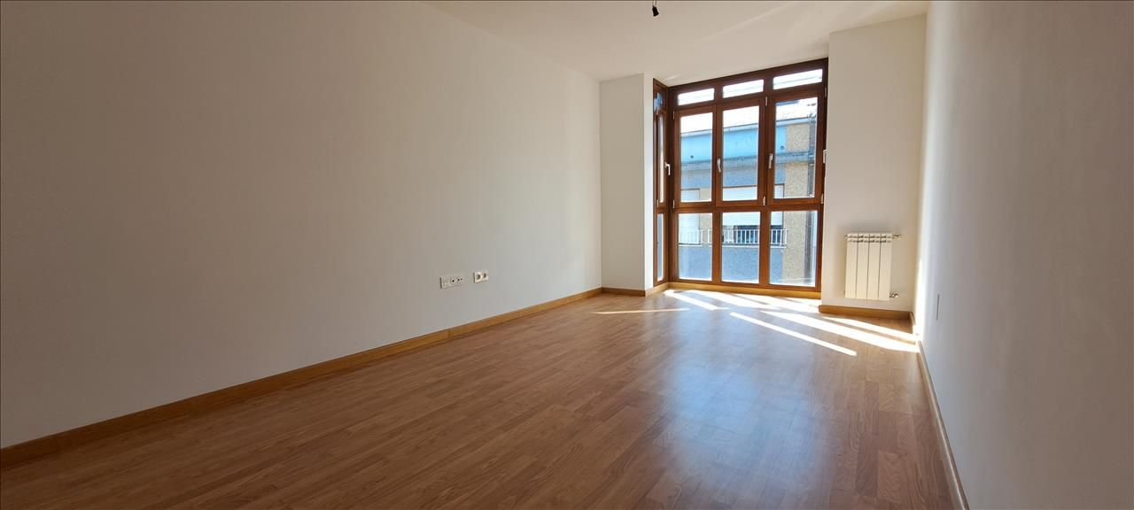 Dormitori de Apartament en venda en Vegadeo amb Parquet i Traster
