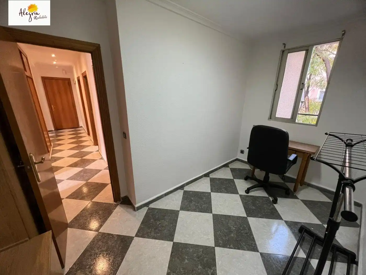 Wohnung zur Miete in Xirivella mit Klimaanlage, Möbliert und Balkon