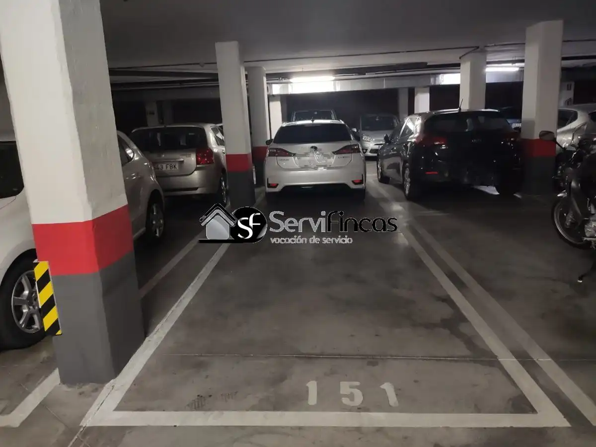 Parking de Piso de alquiler en Madrid con Aire acondicionado, Calefacción y Trastero