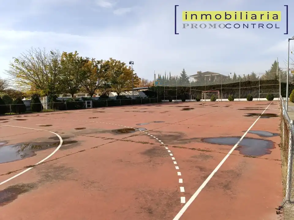 Chalet con terraza en venta en Calle Río Aragón 4, imagen 31