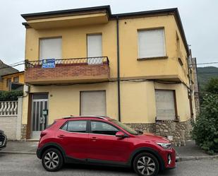Vista exterior de Casa o xalet en venda en Ponferrada amb Calefacció, Jardí privat i Terrassa