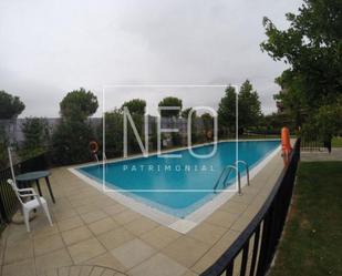 Swimming pool of Flat for sale in Pozuelo de Alarcón  with Air Conditioner and Terrace