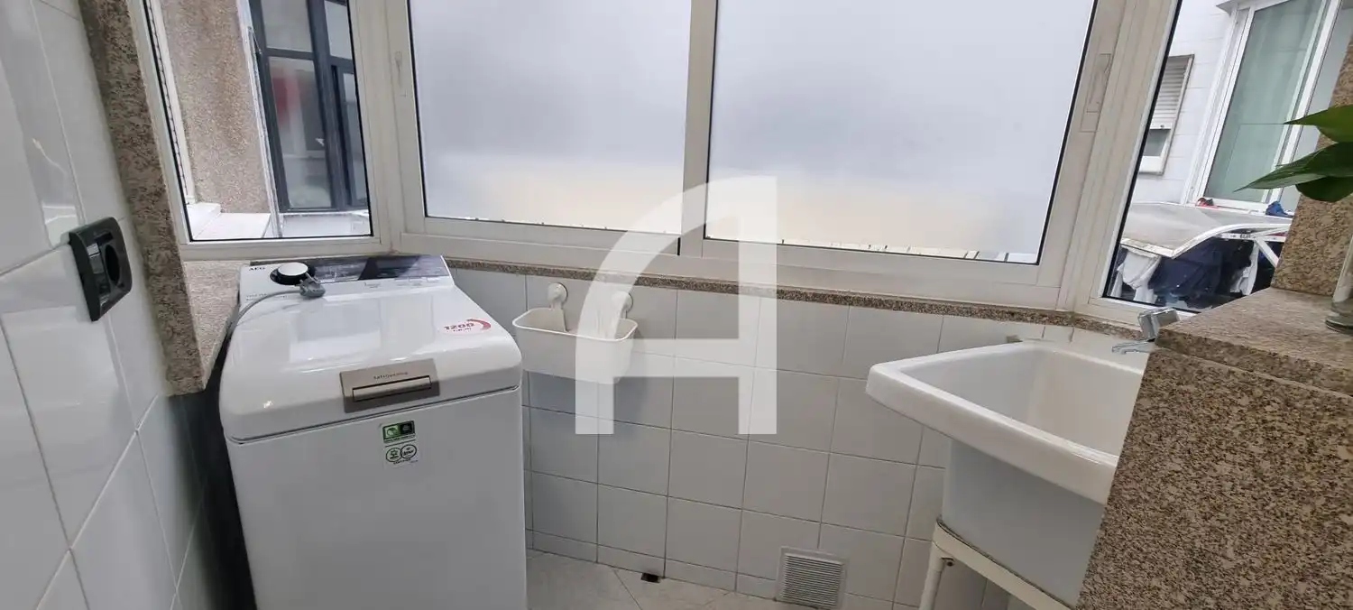 Baño de Piso de alquiler en Vigo  con Calefacción, Trastero y Amueblado