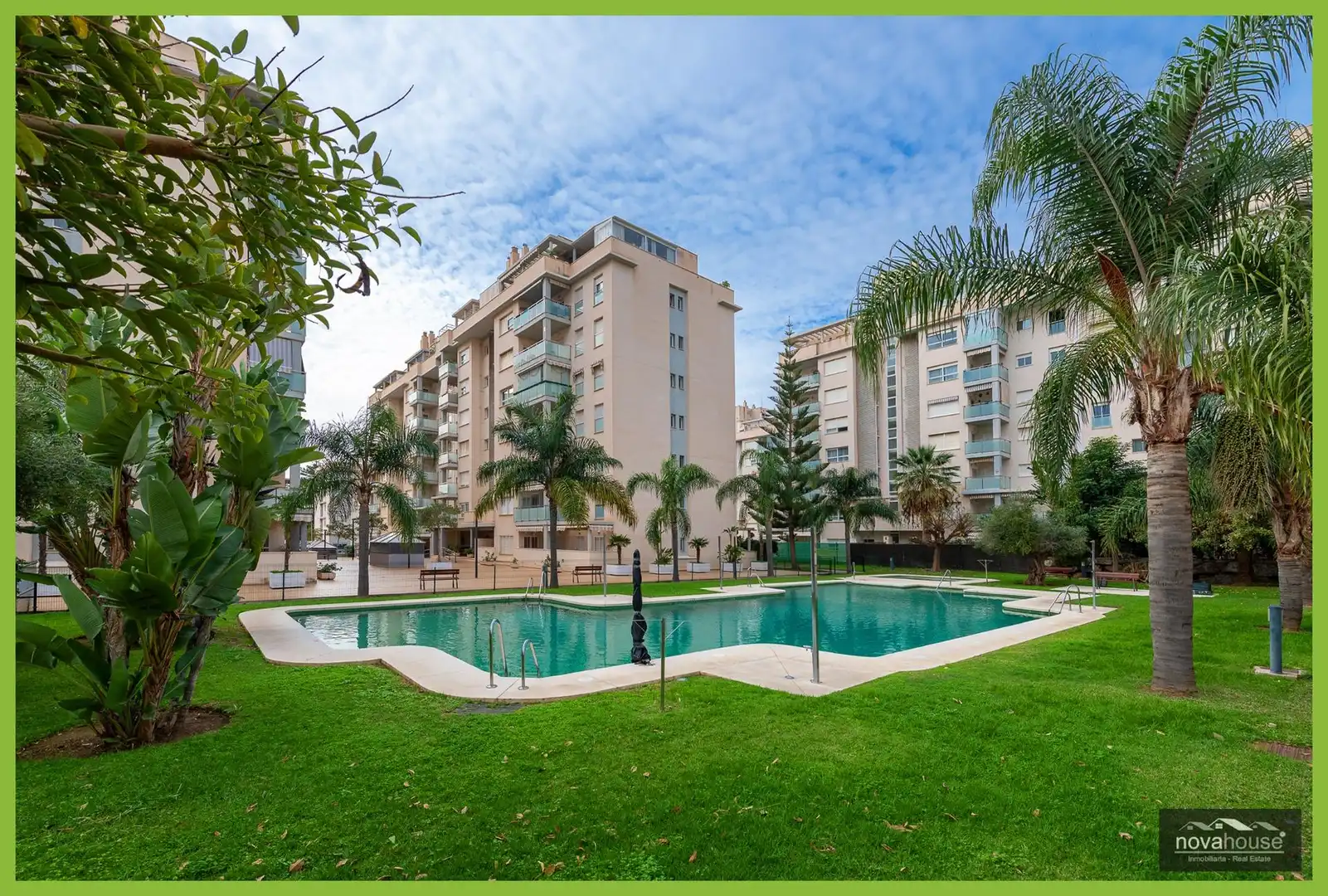 Vista exterior de Piso en venta en Rincón de la Victoria con Aire acondicionado, Jardín privado y Terraza