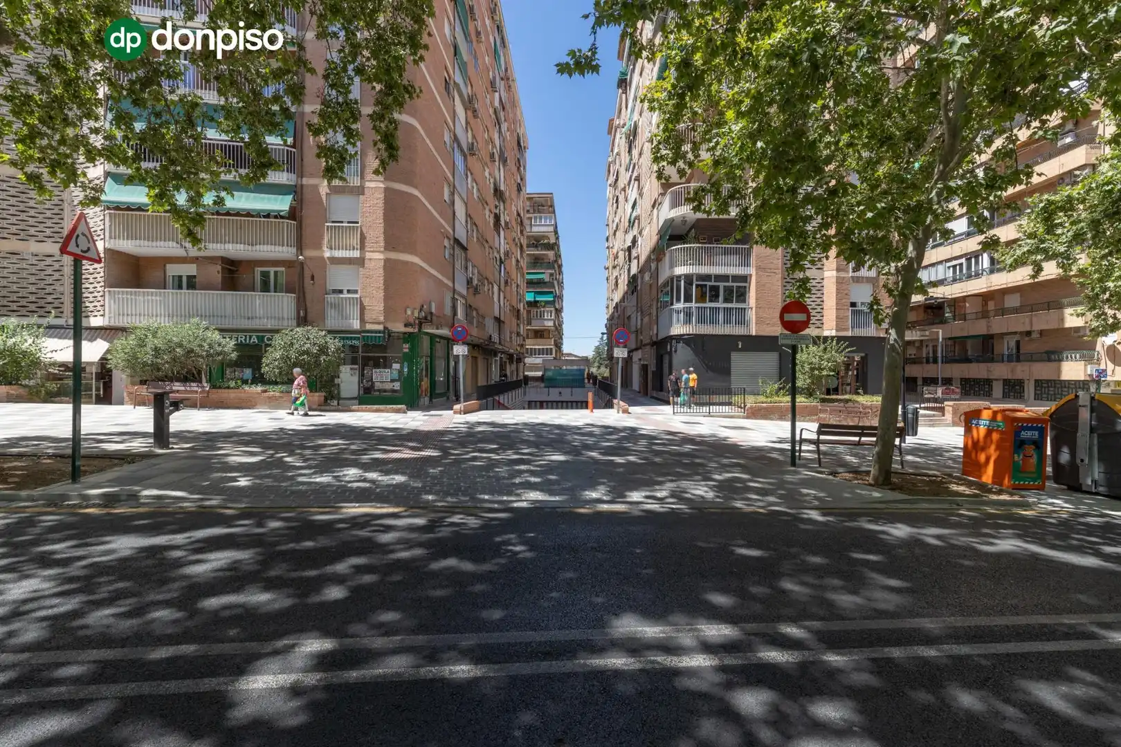 Vista exterior de Piso en venta en Granada con Terraza