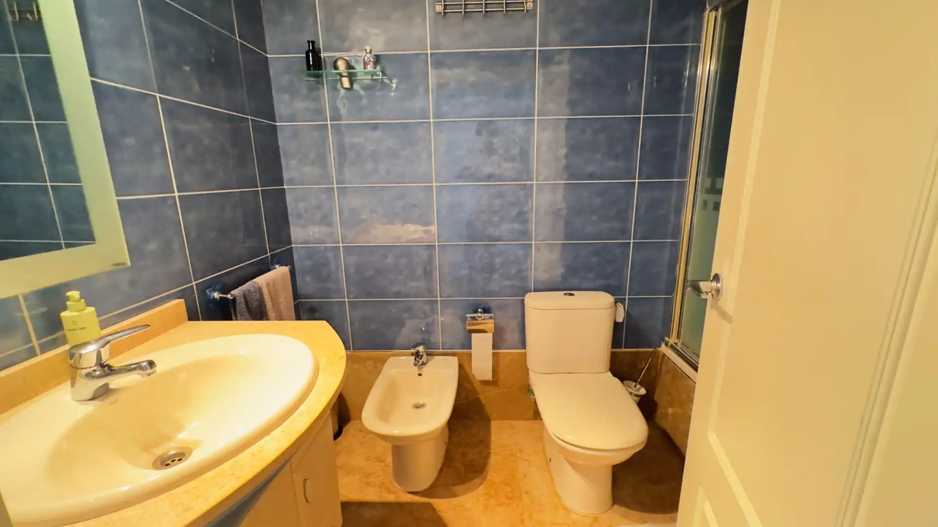 Bathroom of Flat for sale in Benidorm  with Air Conditioner, Furnished and Community pool
