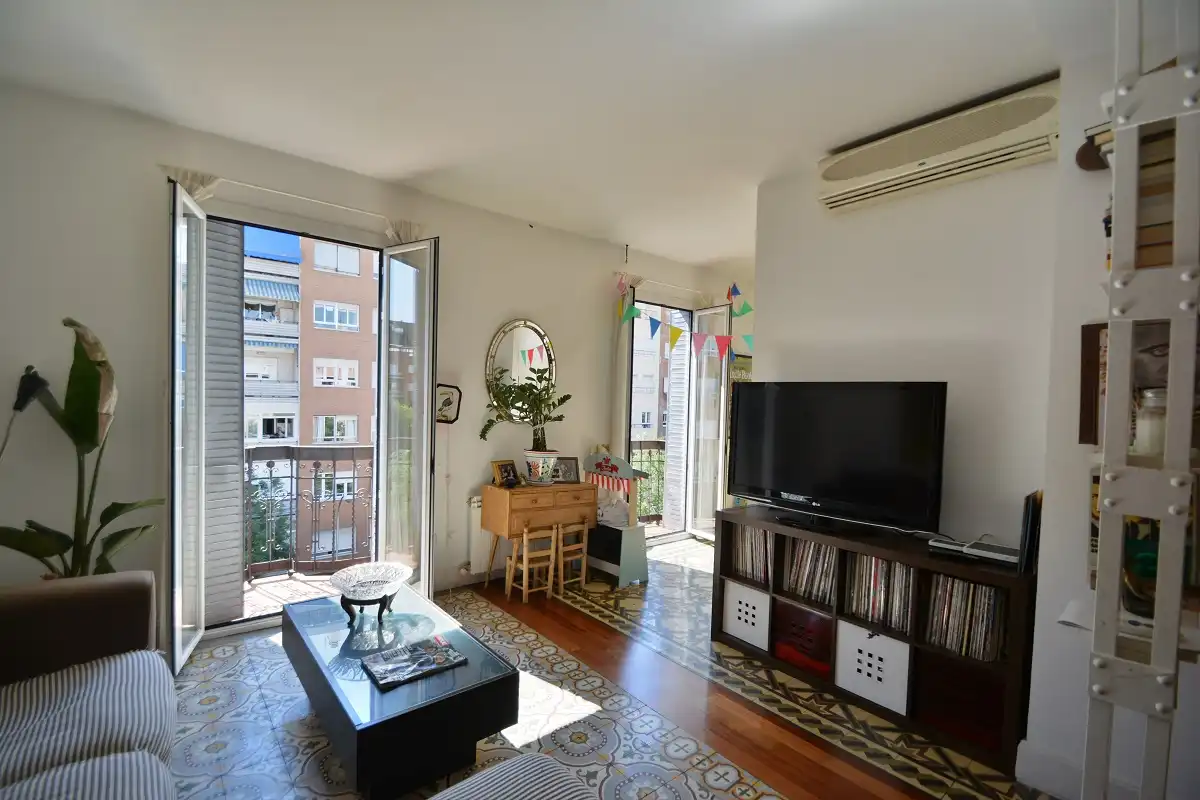 Living room of Flat for rent in  Madrid Capital  with Air Conditioner and Heating