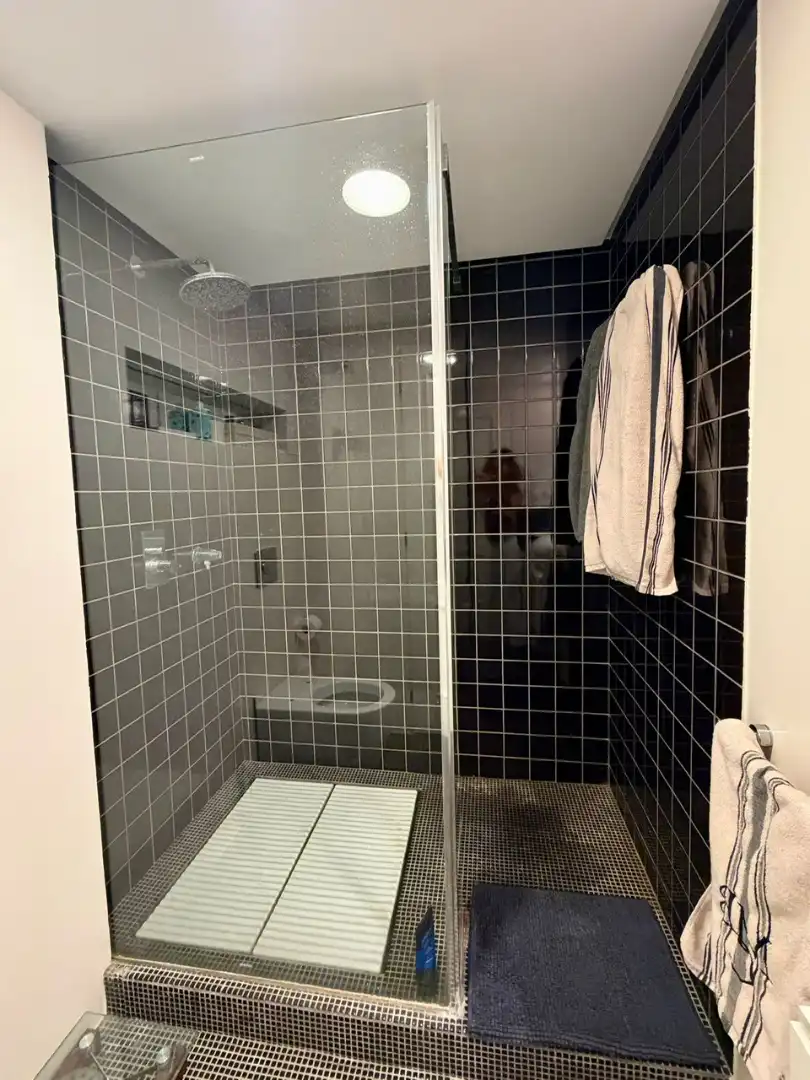 Badezimmer von Wohnung zur Miete in Almería mit Klimaanlage, Heizung und Terrasse