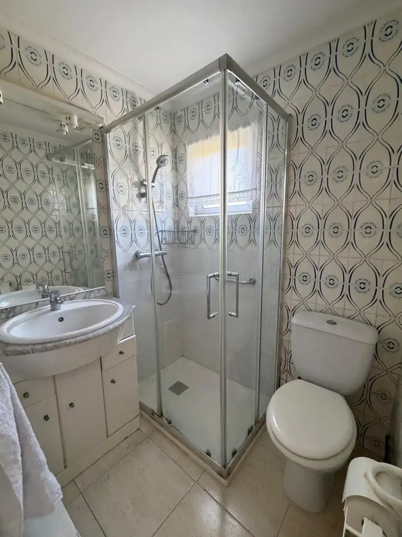 Baño de Piso en venta en Camargo con Calefacción, Trastero y Balcón