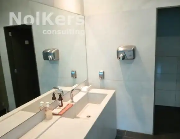 Badezimmer von Fabrikhallen zur Miete in Salt