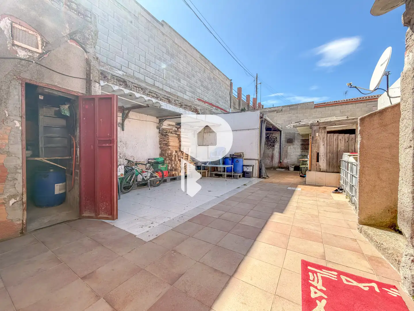 Parkplatz von Haus oder Chalet zum Verkauf in Sant Vicenç Dels Horts mit Terrasse, Abstellraum und Fernseher