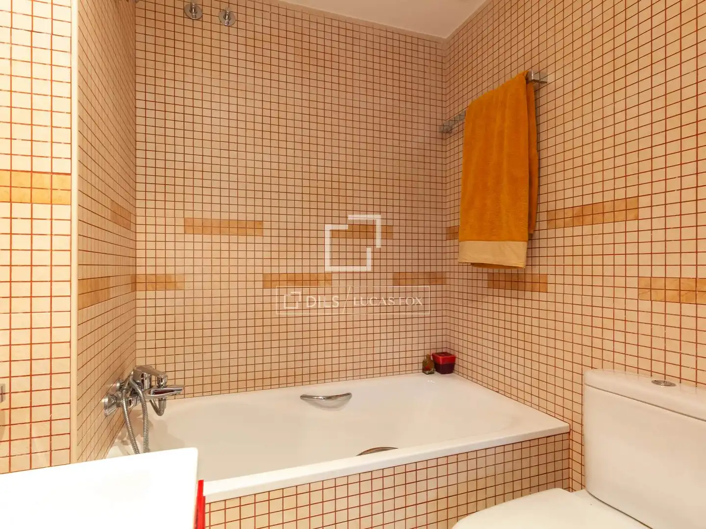 Bathroom of Flat for sale in Sant Just Desvern  with Air Conditioner, Heating and Parquet flooring