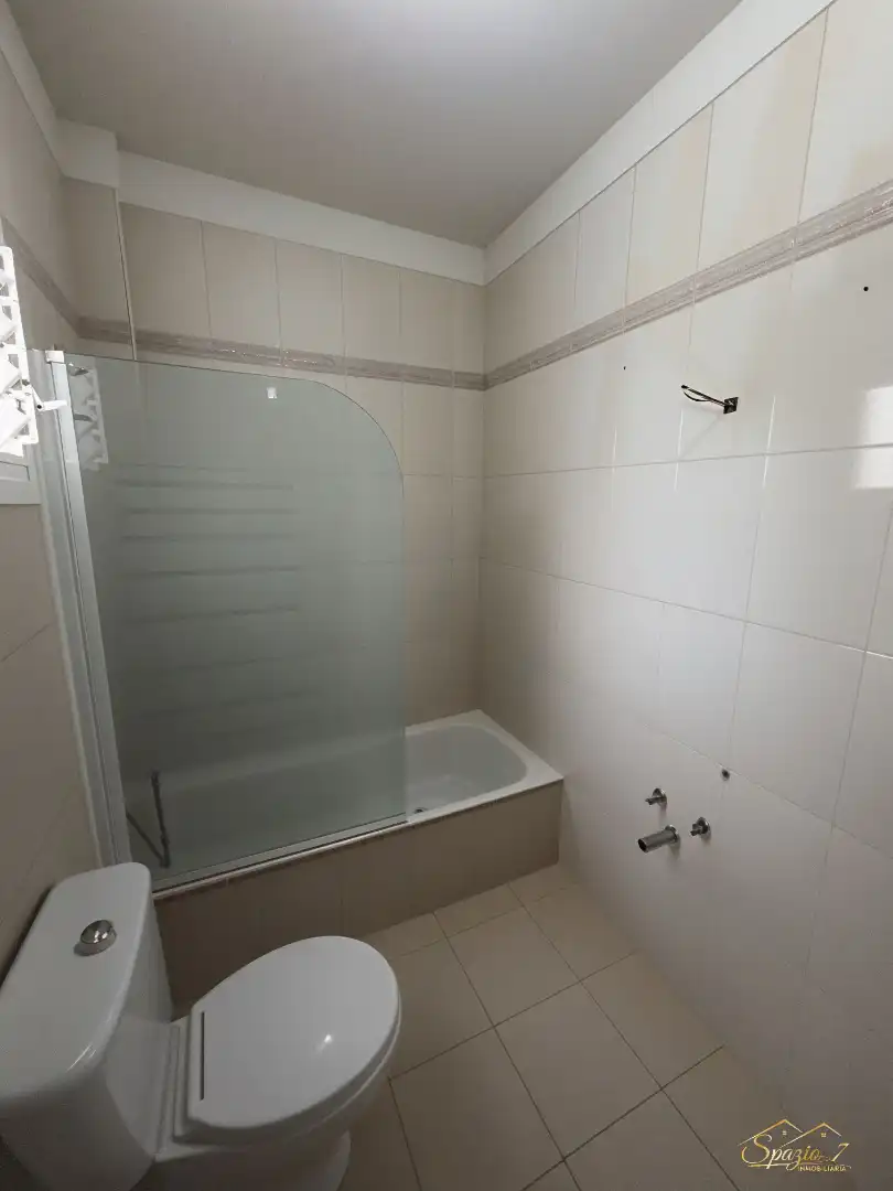 Baño de Piso en venta en Los Realejos con Balcón y Alarma