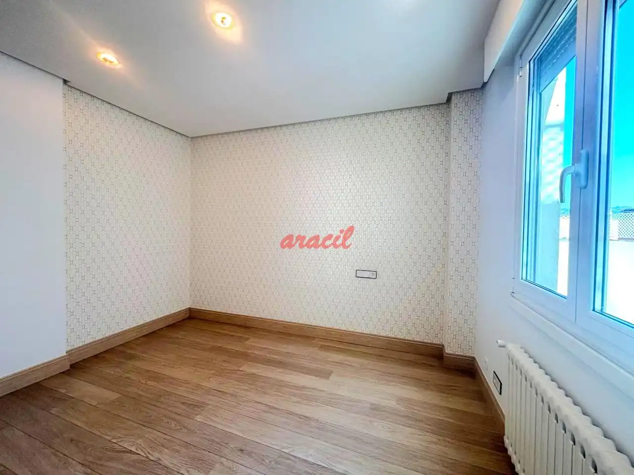 Habitación de Piso en venta en Ourense Capital  con Calefacción, Terraza y Balcón