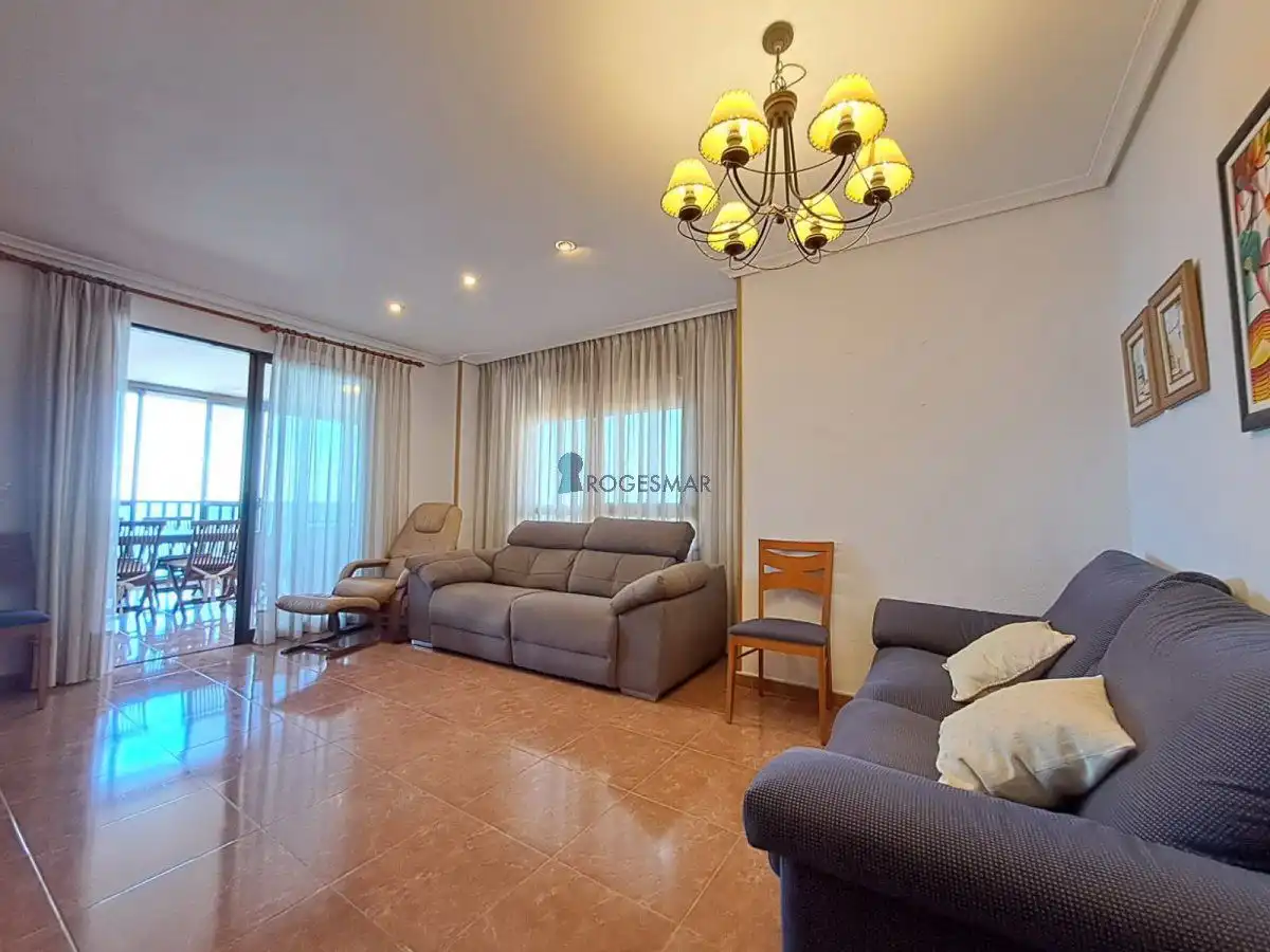 Sala d'estar de Apartament en venda en Benicasim / Benicàssim amb Terrassa, Traster i Piscina comunitària