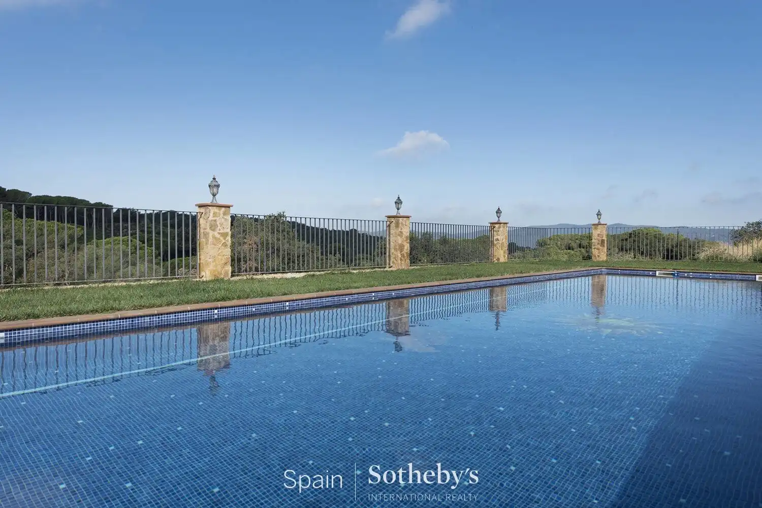 Piscina de Finca rústica en venda en Castell d'Aro, Platja d'Aro i s'Agaró amb Calefacció, Jardí privat i Terrassa