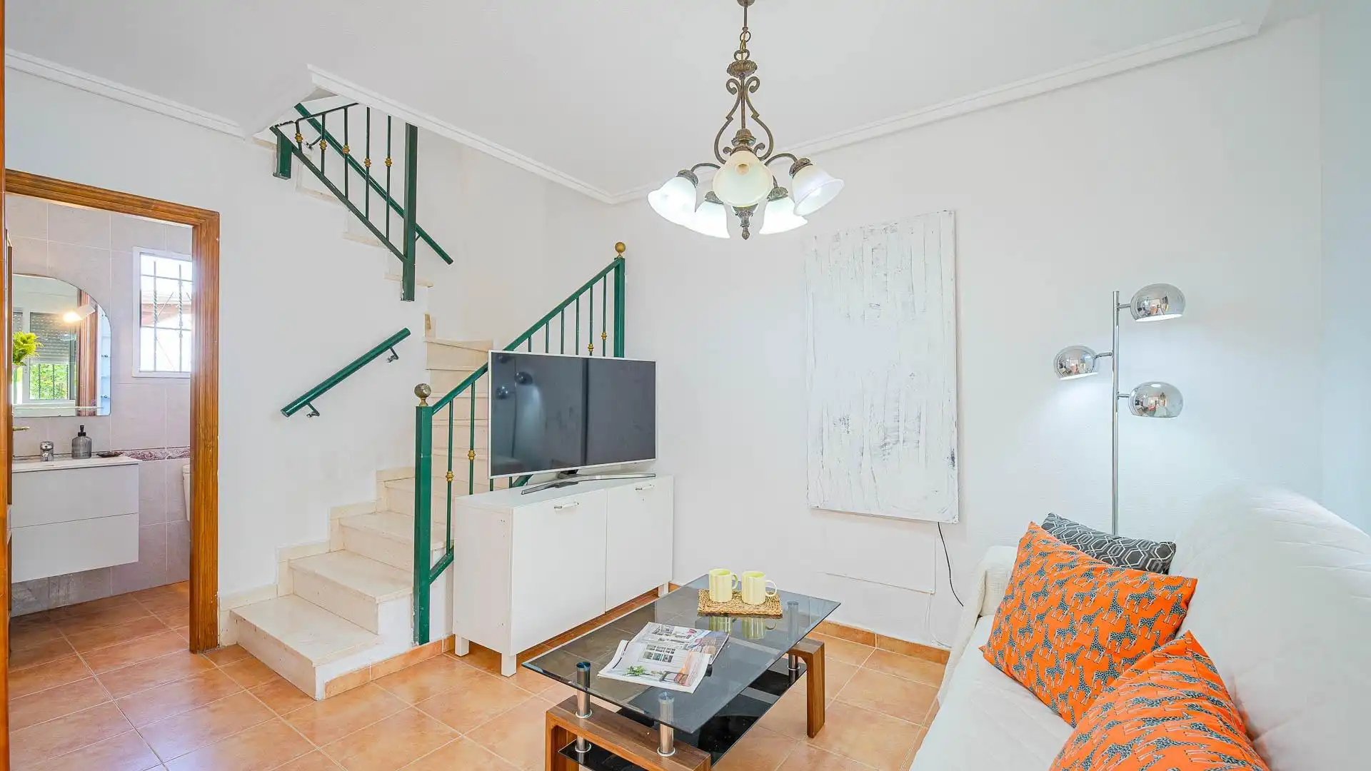 Sala de estar de Casa adosada en venta en Orihuela con Aire acondicionado, Calefacción y Jardín privado