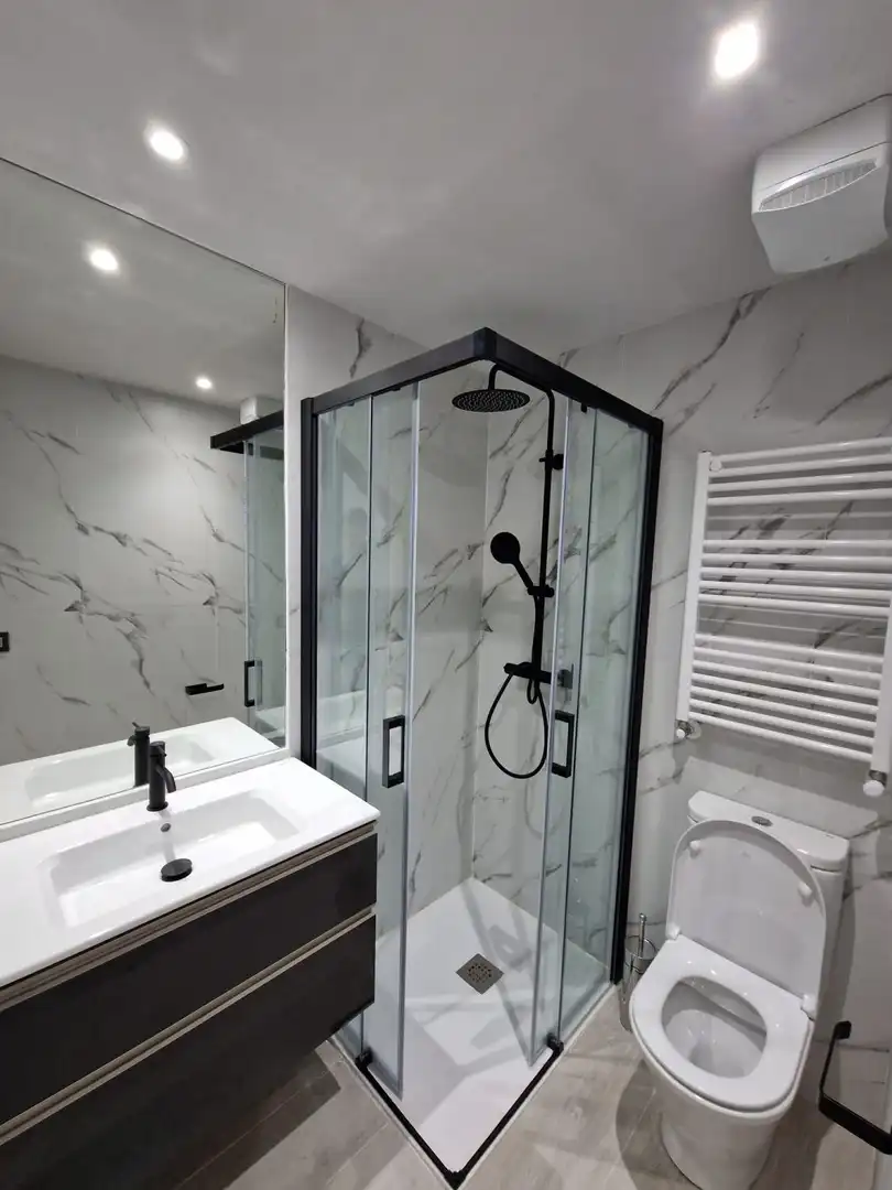 Bathroom of Flat for rent in Salamanca  with Heating and Furnished