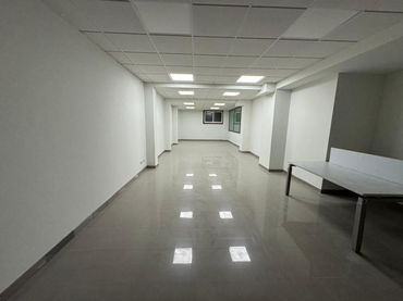 Oficina de lloguer a Avenida Camelias 80