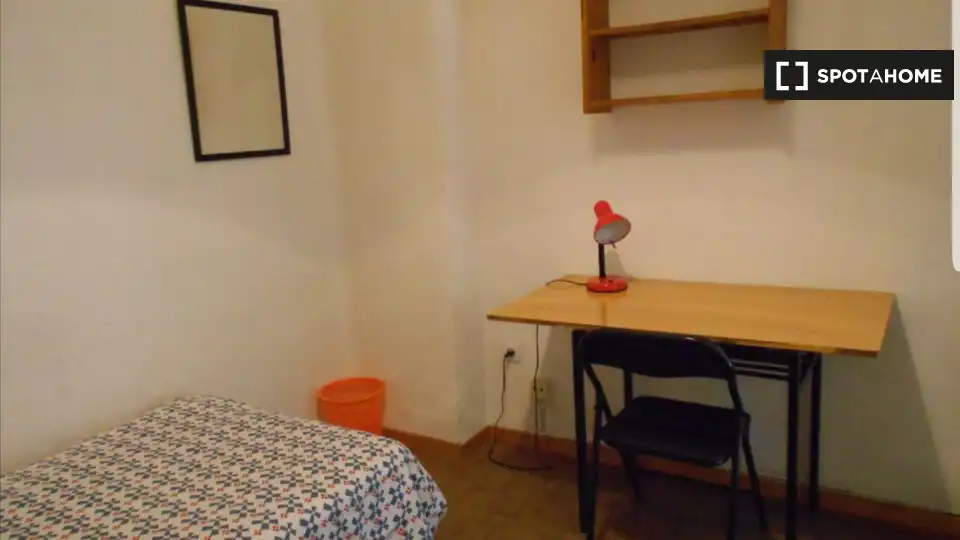 Bedroom of Flat for share in Madrid  with Air Conditioner, Heating and Terrace