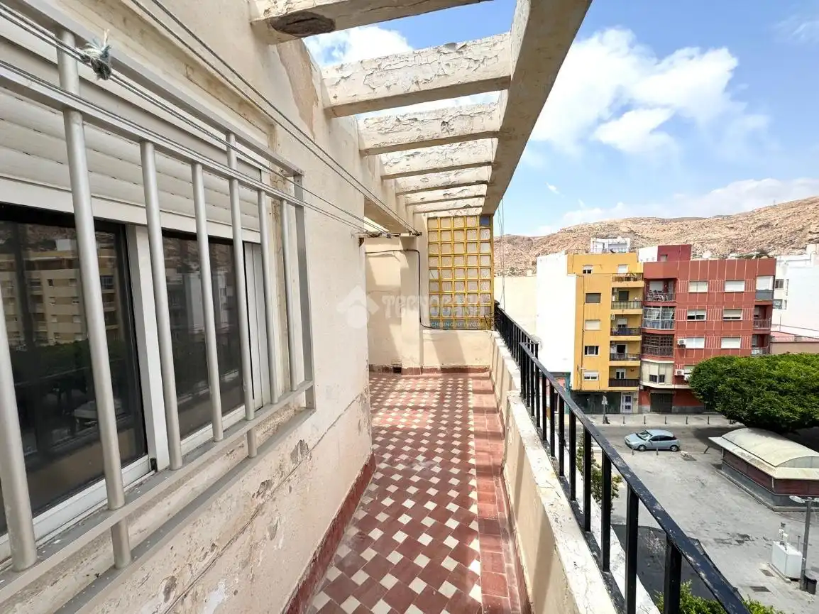 Terrassa de Pis en venda en Almería amb Terrassa i Balcó