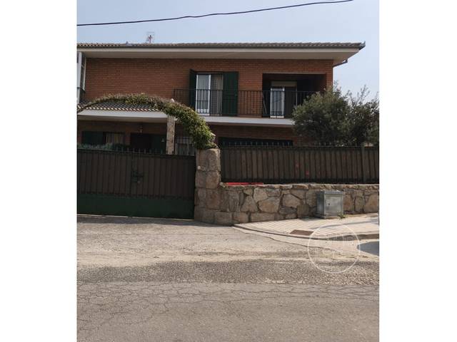 Casa-chalet en Venta en N/A en Solosancho