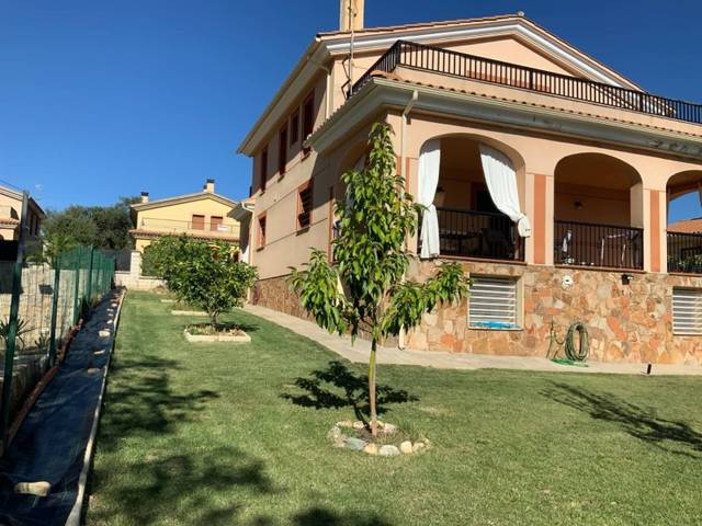 Casa-chalet en Venta en Santibáñez el Alto