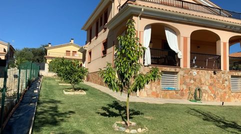 Casa adosada en venta en RESIDENCIAL PARRALUZ  Santibáñez el Alto Cáceres