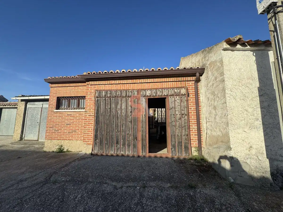 Vista exterior de Casa o chalet en venta en Alcazarén con Calefacción, Terraza y Trastero